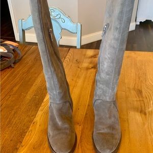 Tall Ugg taupe/tan boots